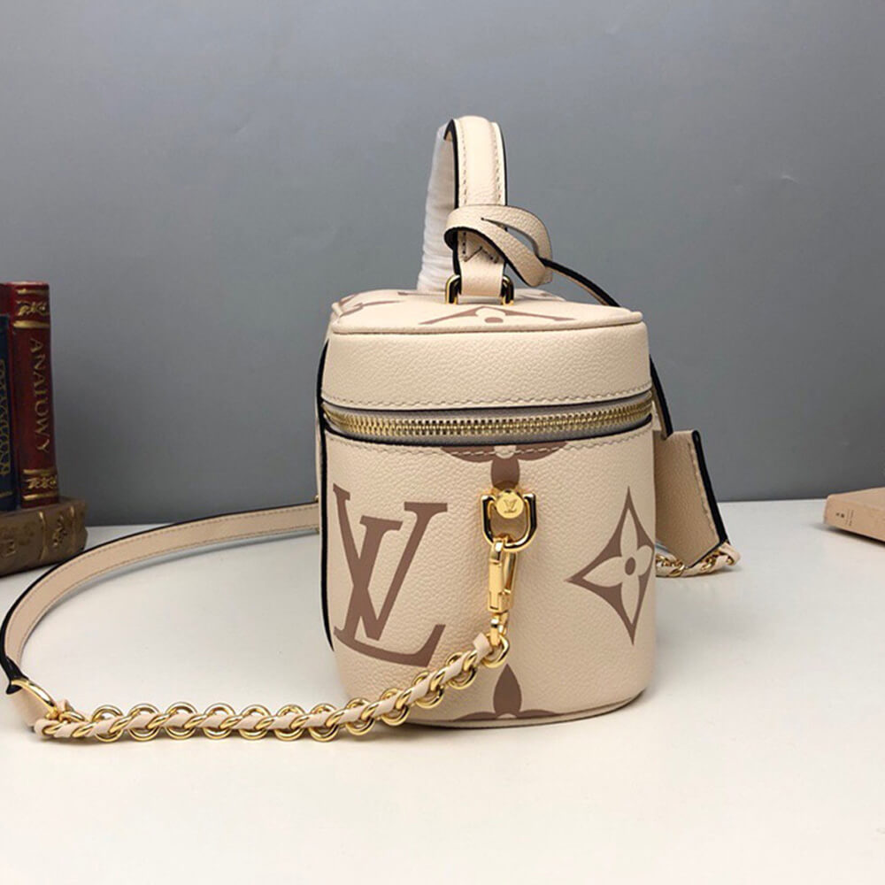l0vis Vvtt0n vanity pm bag