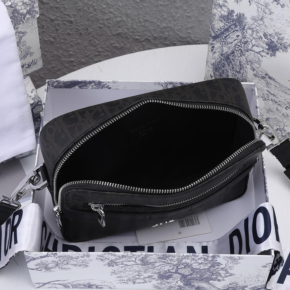 D10r safari messenger bag