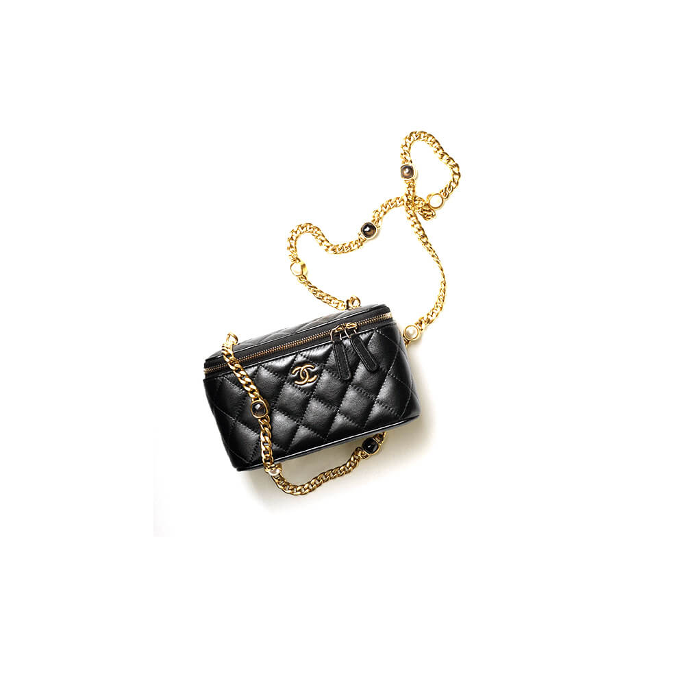 Ch**el vanity with chain