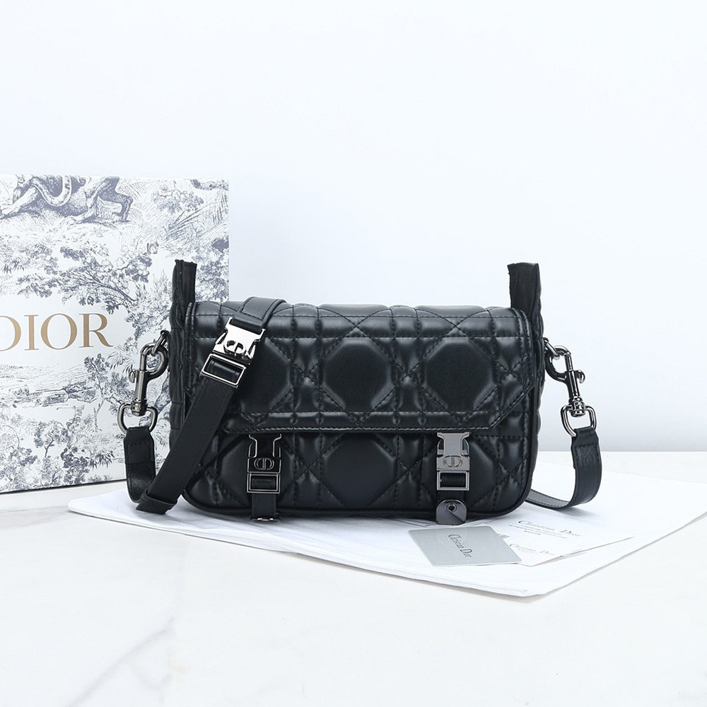 small D10rcamp bag