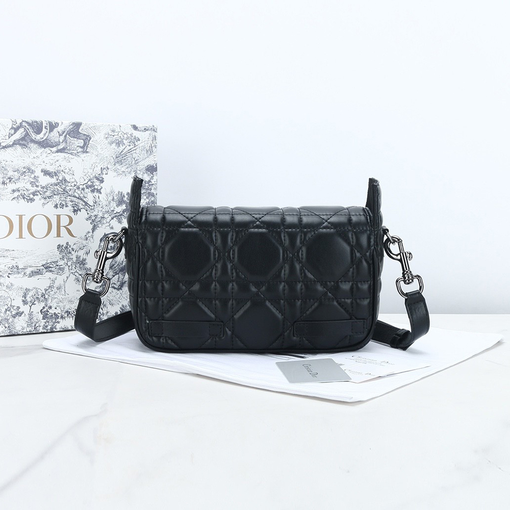 small D10rcamp bag