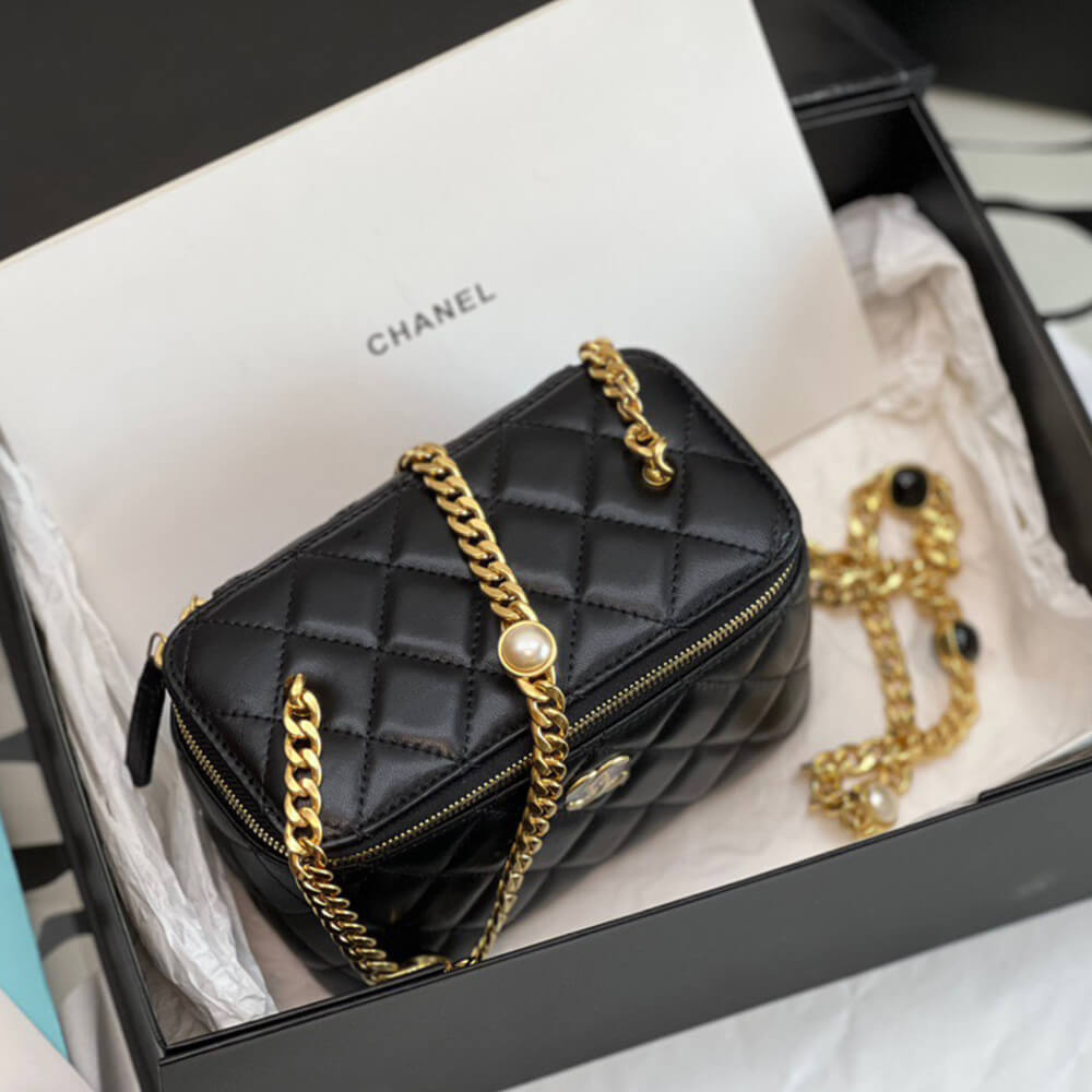 Ch**el vanity with chain