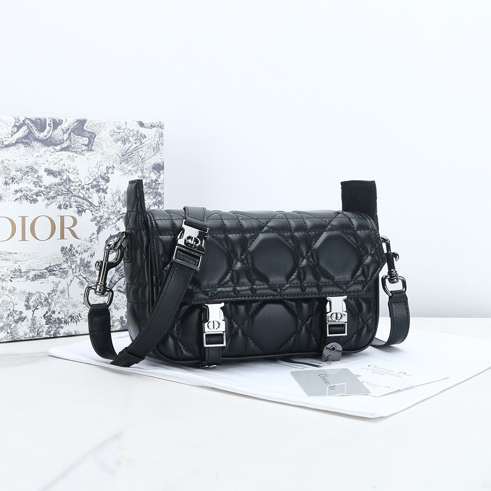 small D10rcamp bag