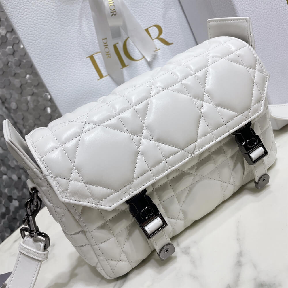 small D10rcamp bag