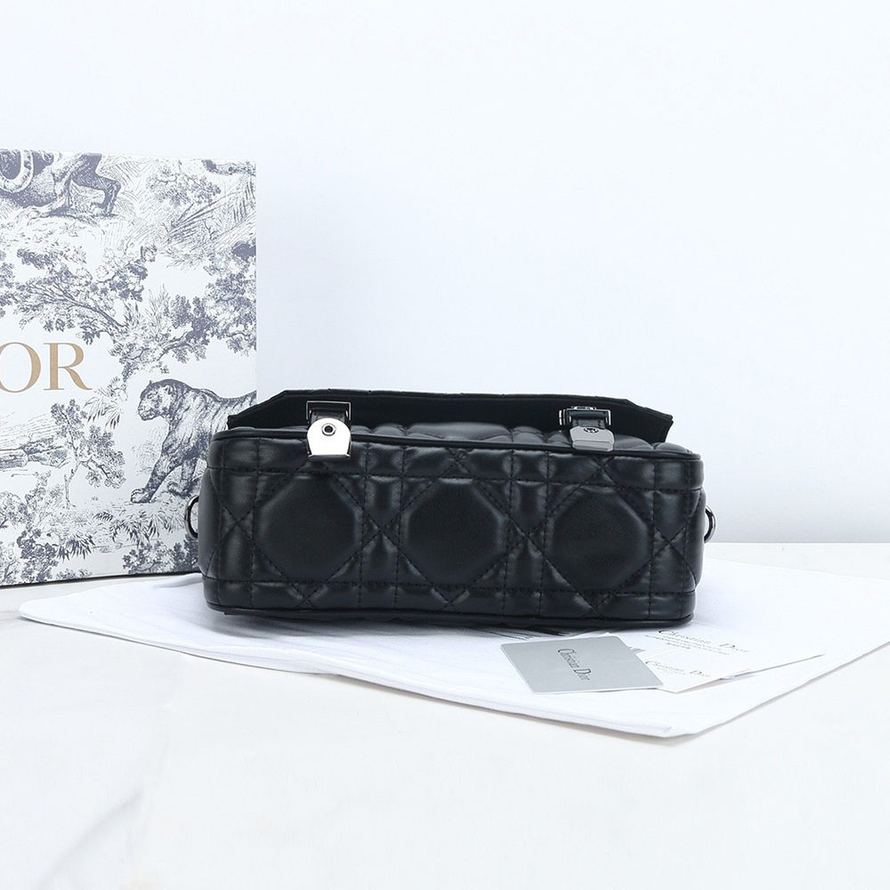 small D10rcamp bag