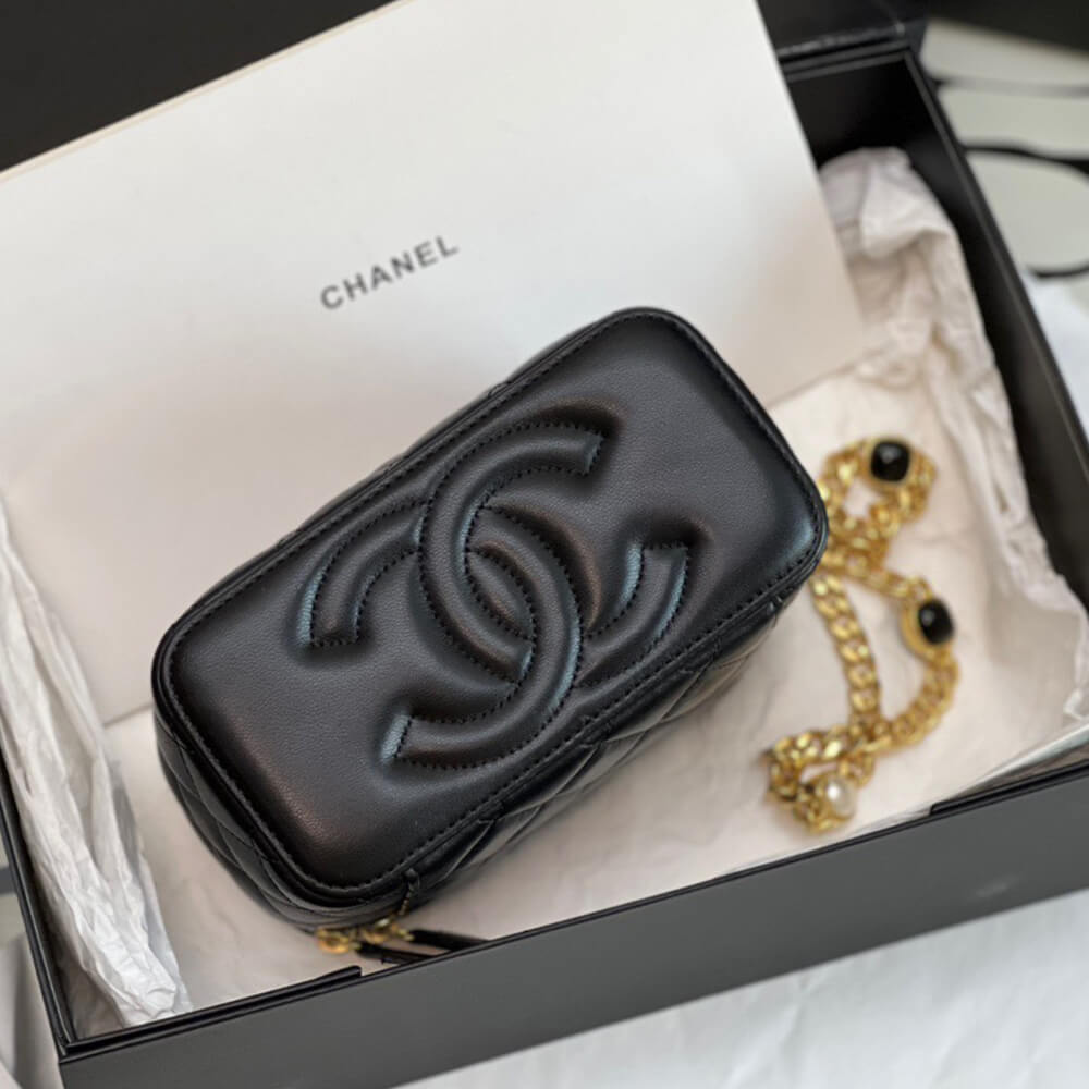 Ch**el vanity with chain