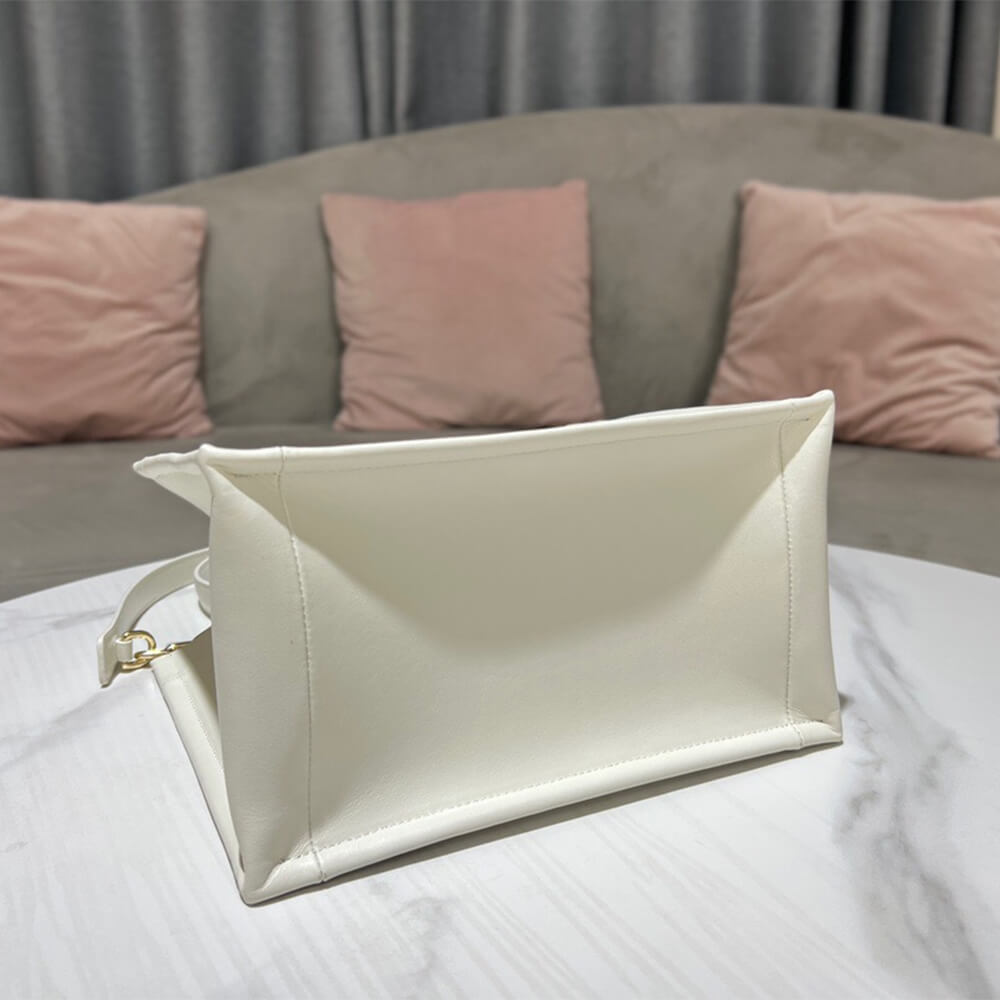 small D10r essential tote bag