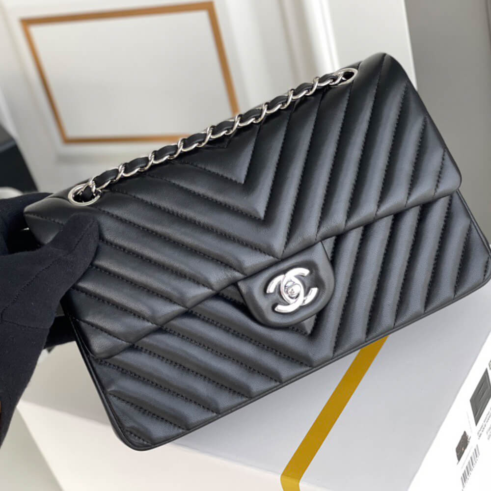 Ch**el classic chevron medium flap