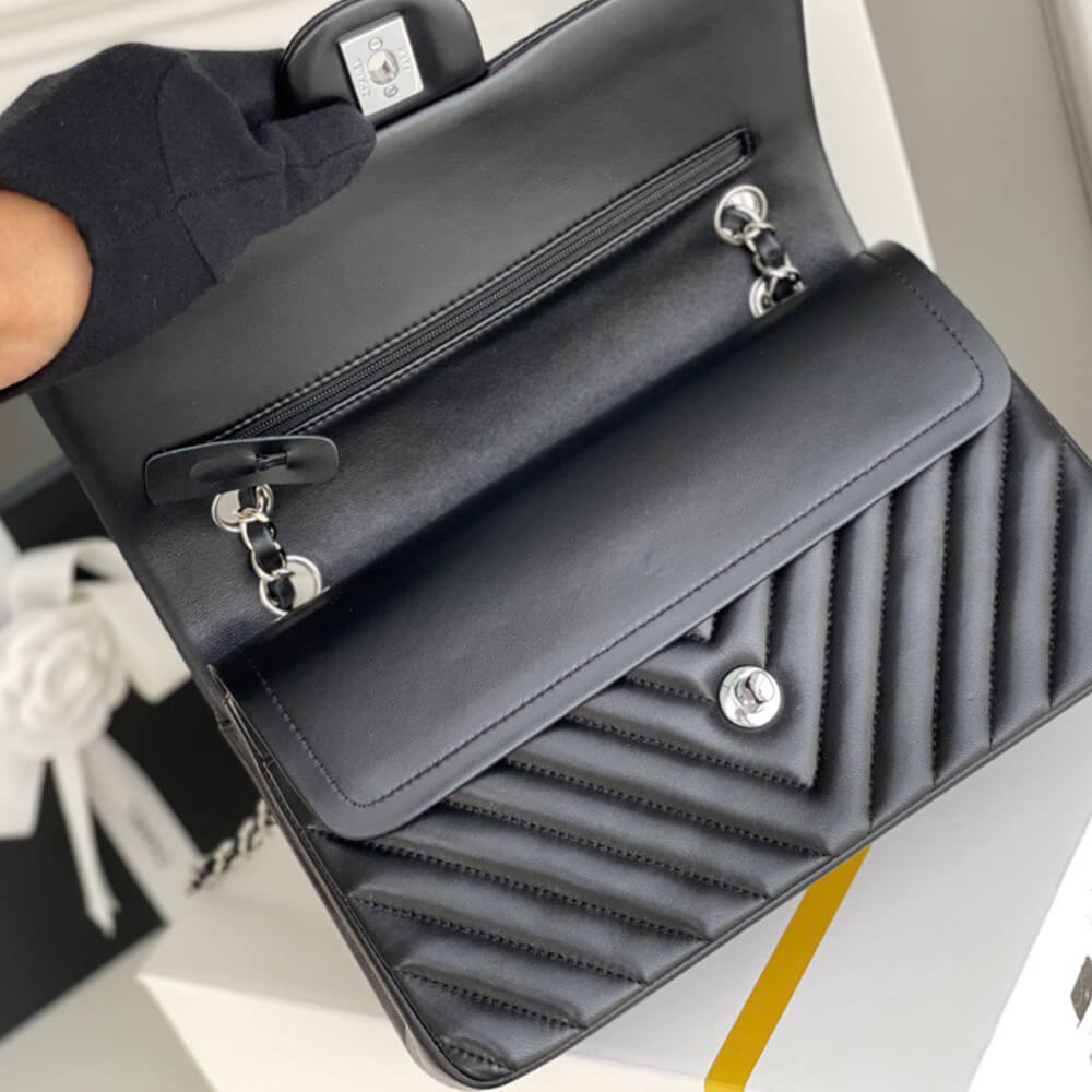 Ch**el classic chevron medium flap