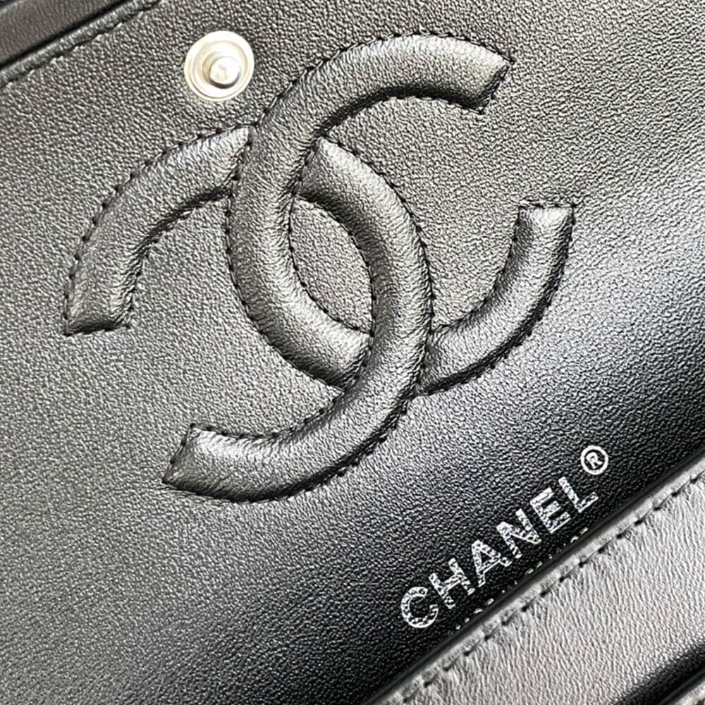 Ch**el classic chevron medium flap