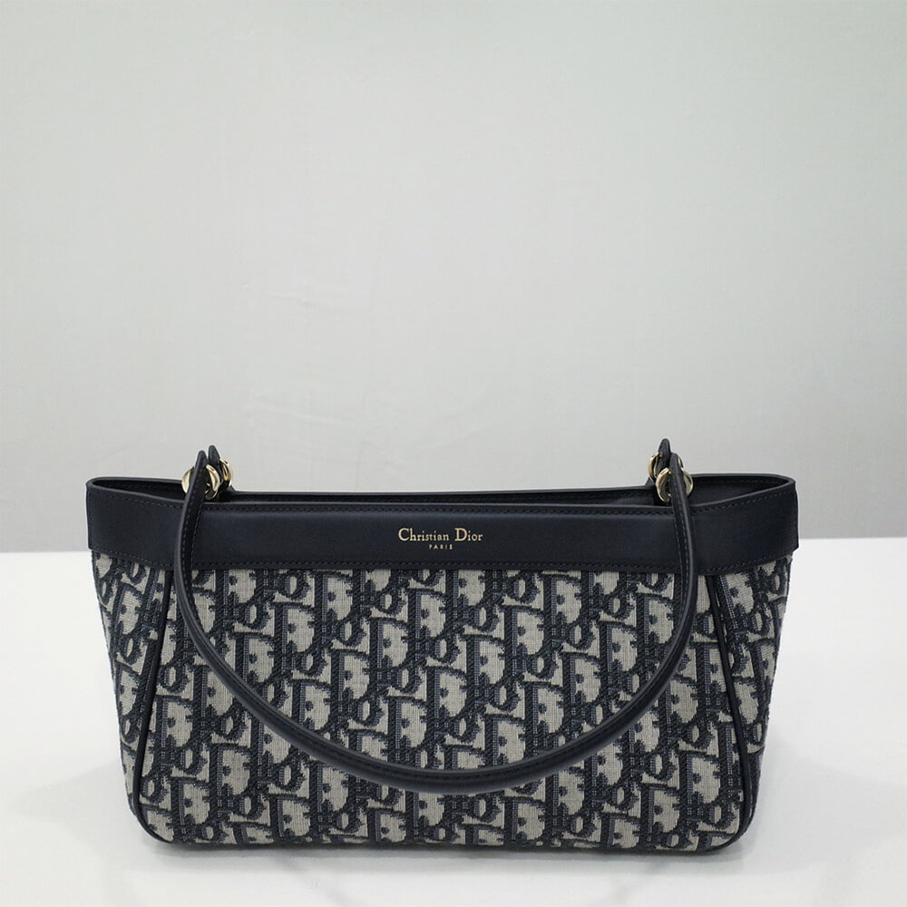 medium D10r key bag