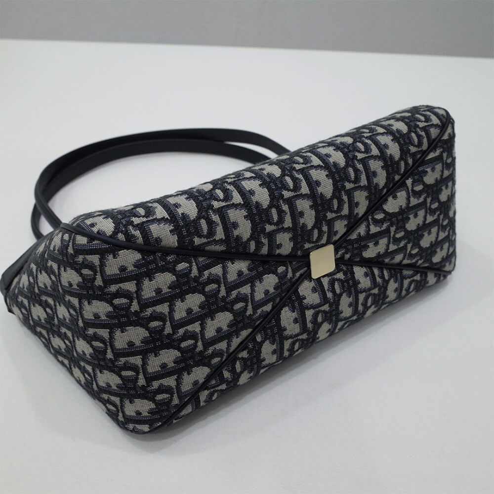 medium D10r key bag