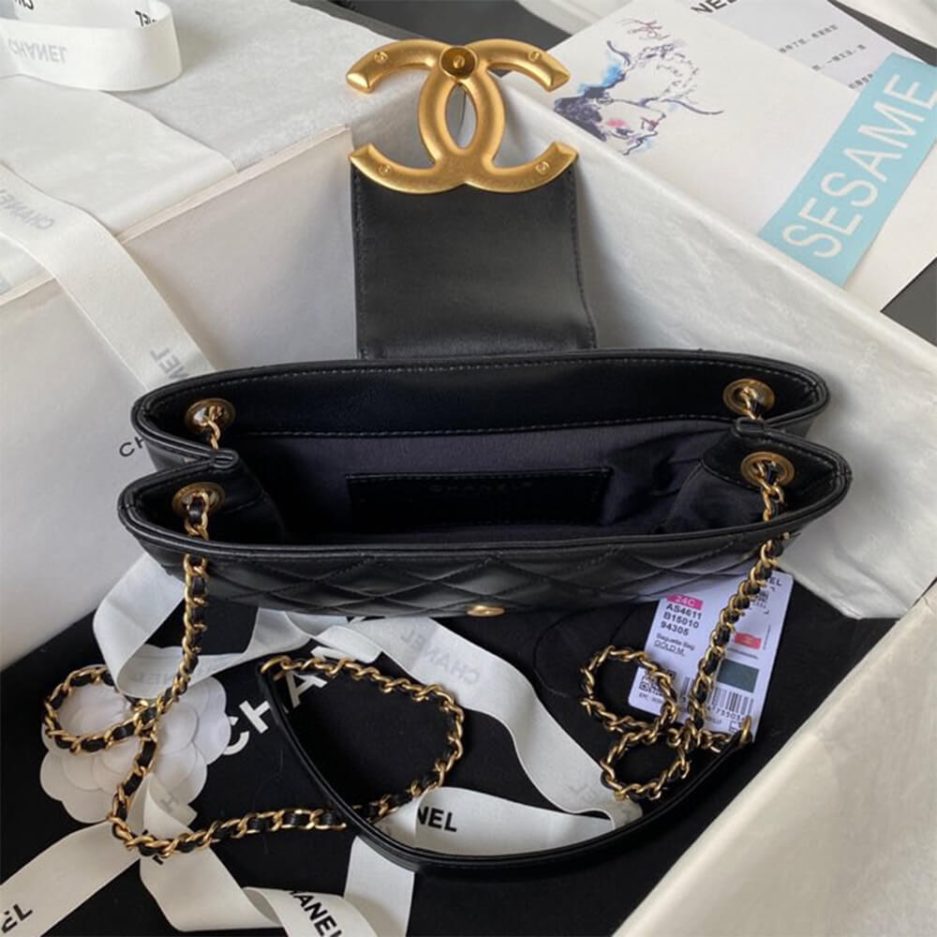Ch**el baguette bag