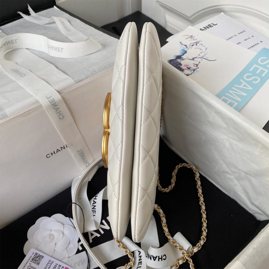 Ch**el baguette bag