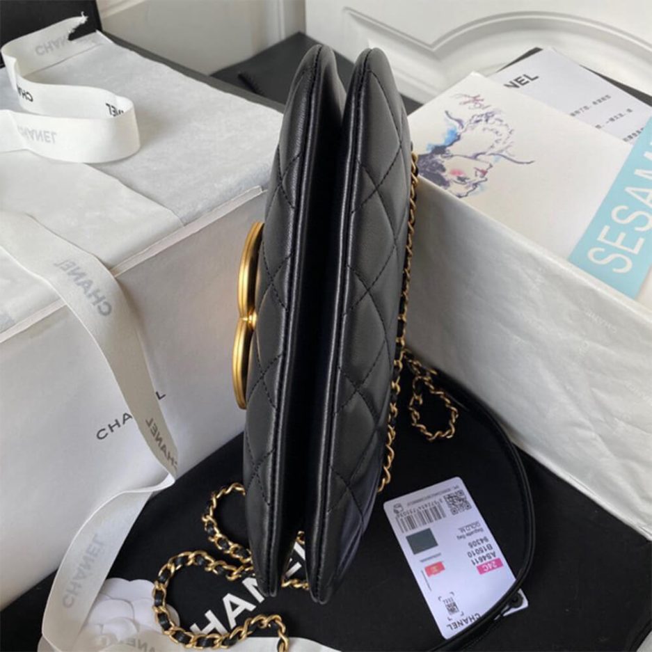 Ch**el baguette bag