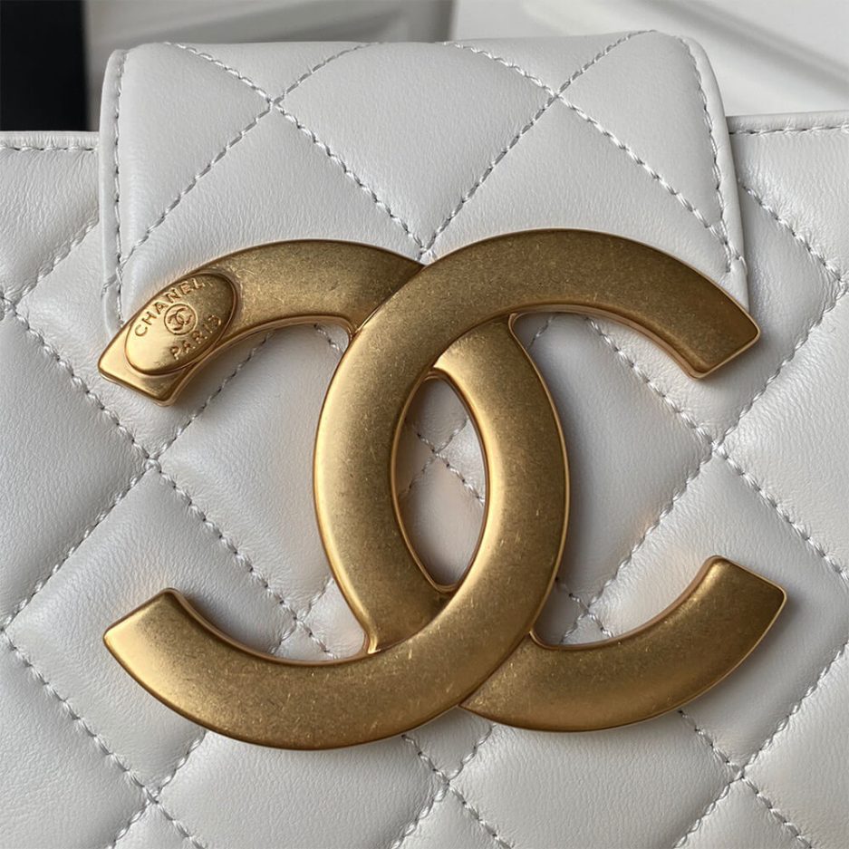 Ch**el baguette bag