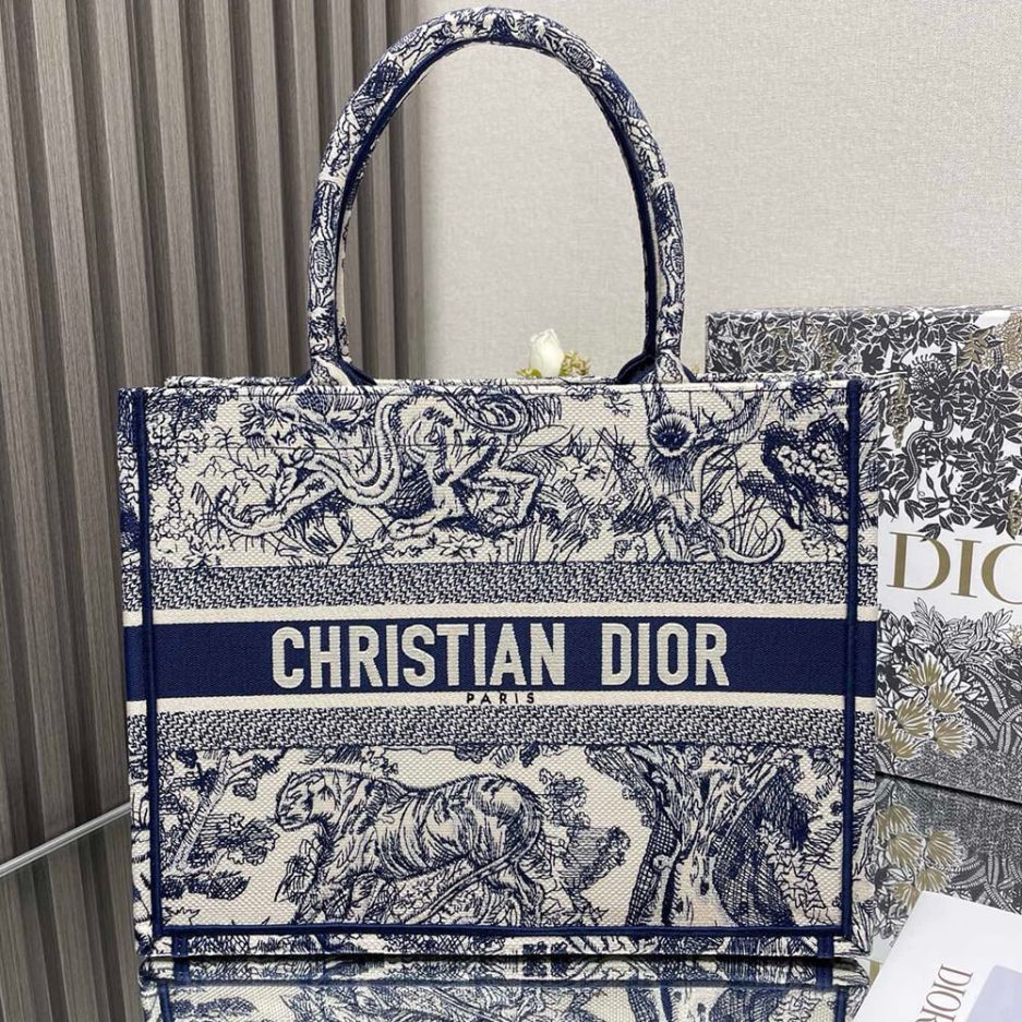 D10r medium D10r book tote