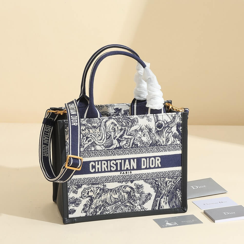 medium D10r book tote