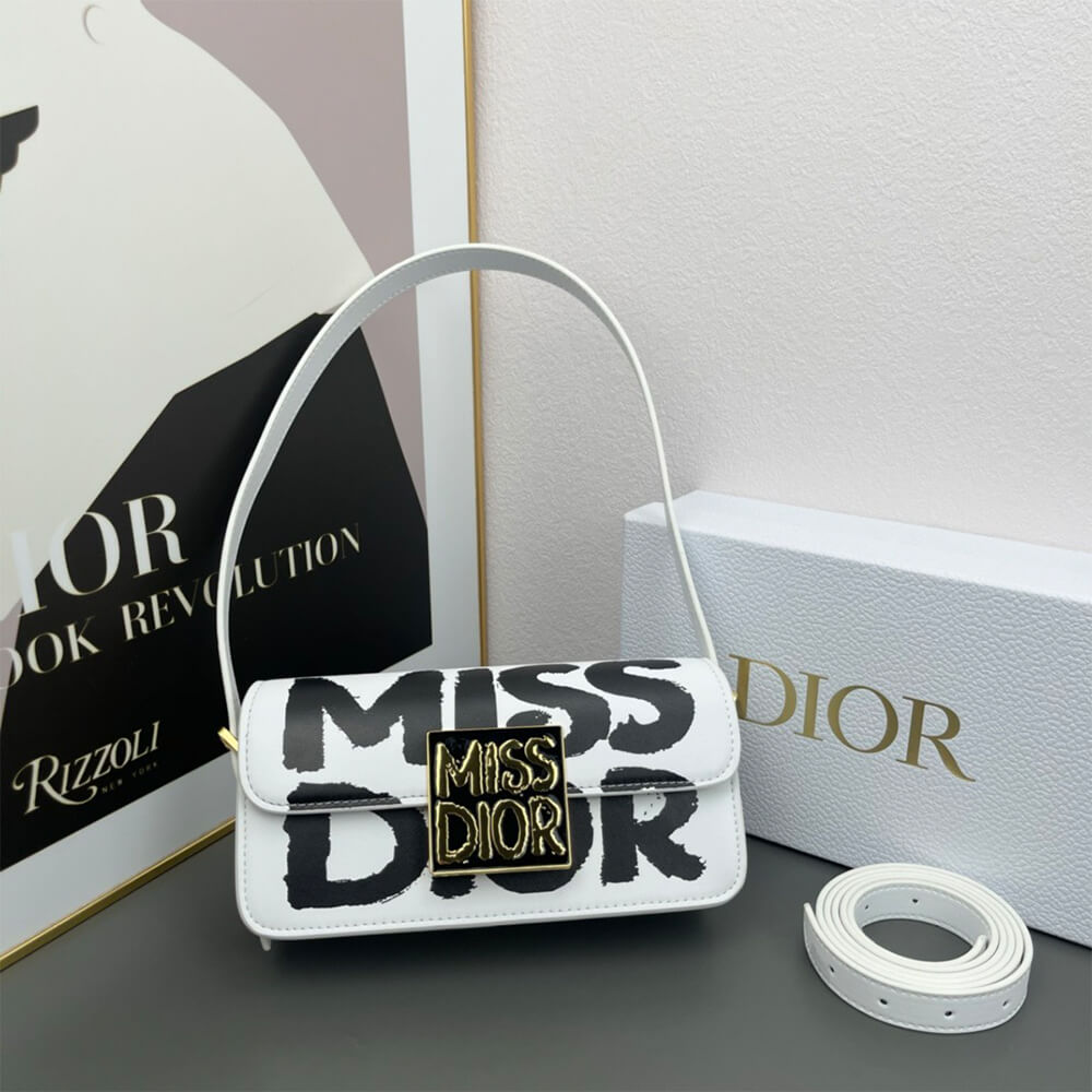 miss D10r flap bag