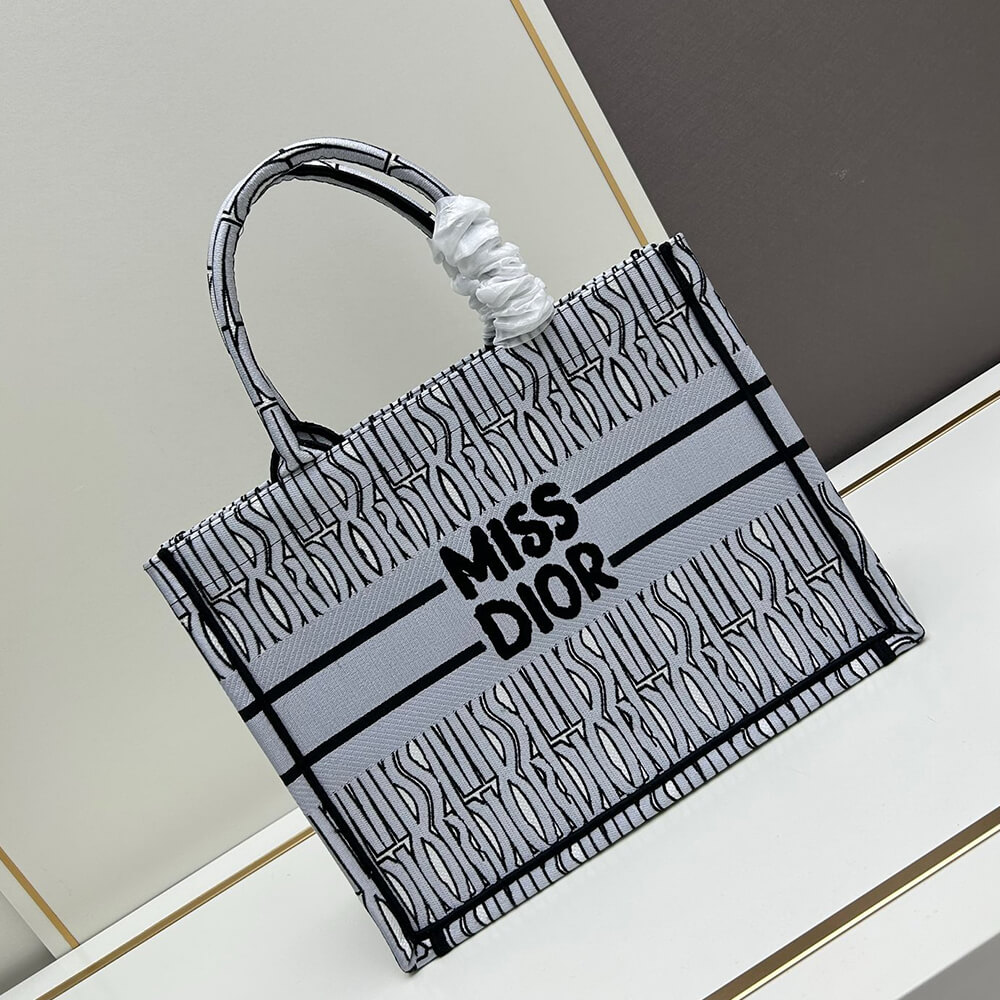 medium D10r book tote