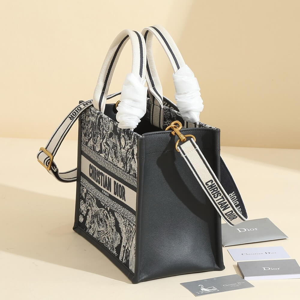 medium D10r book tote