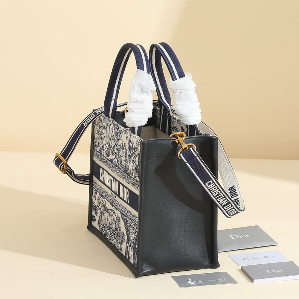 medium D10r book tote