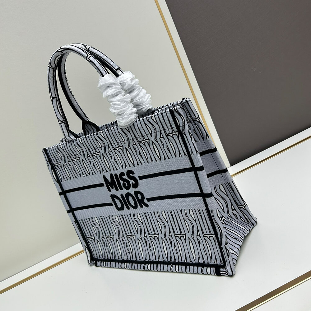 medium D10r book tote