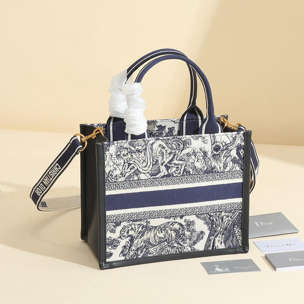 medium D10r book tote