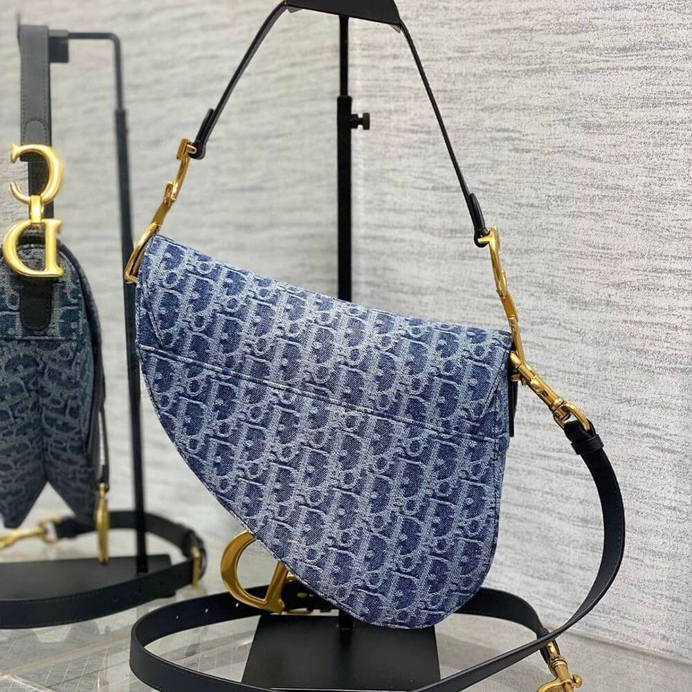 D10r saddle bag with strap