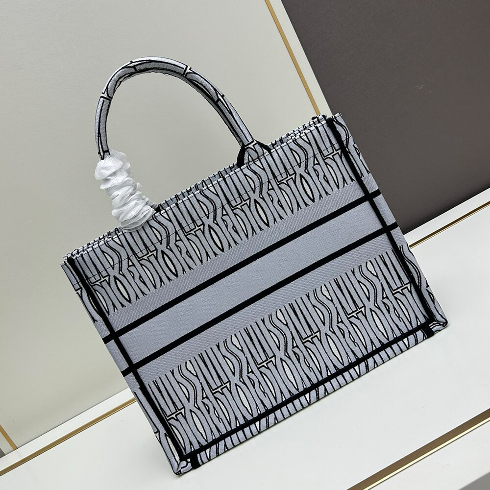 medium D10r book tote