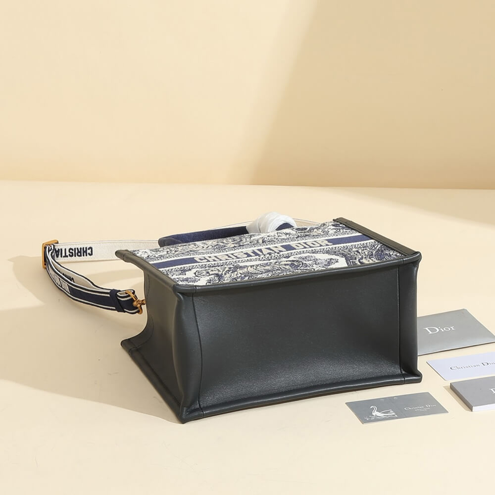 medium D10r book tote