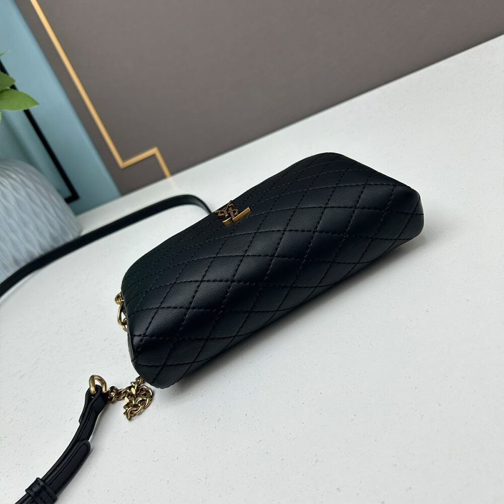 Y51 gaby zipped pouch in quilted lambskin