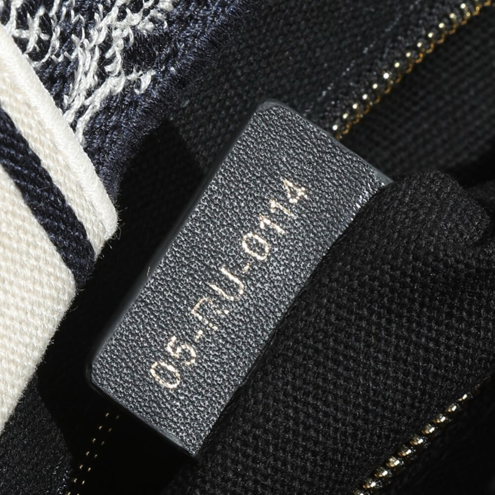 medium D10r book tote