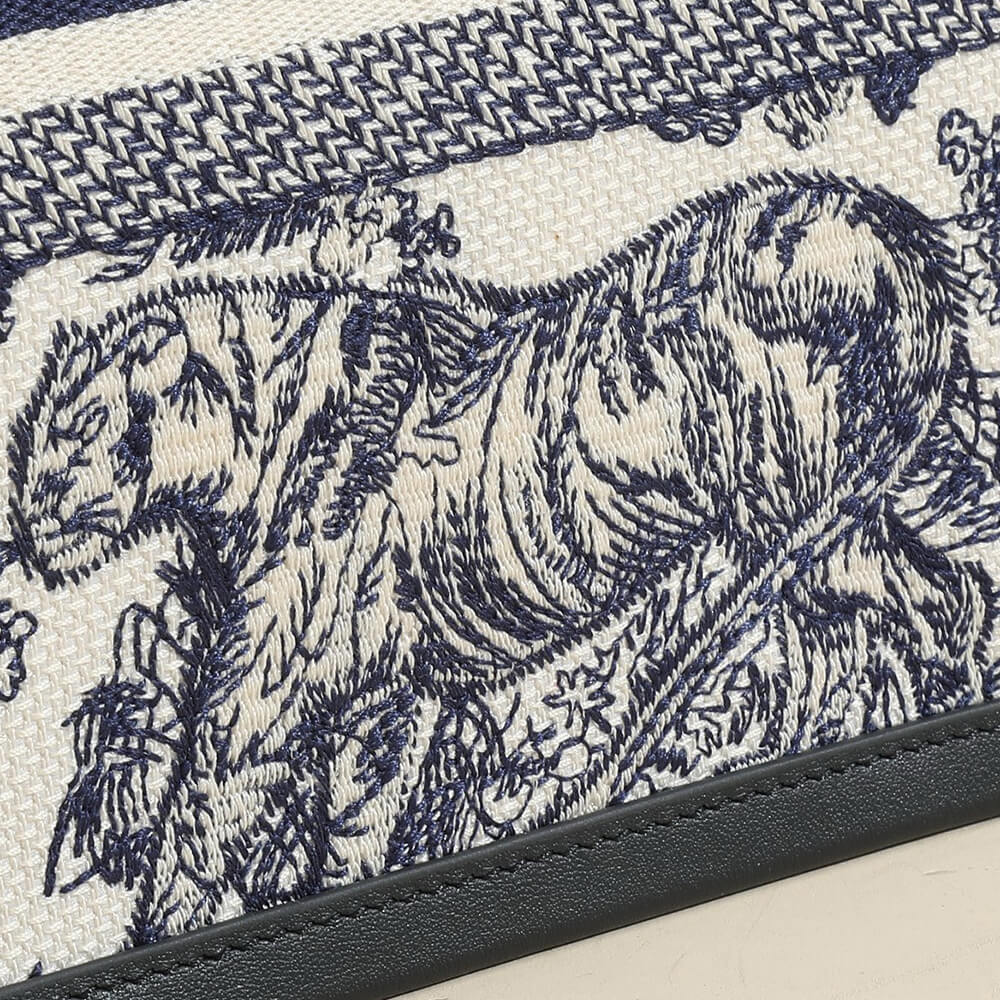 medium D10r book tote