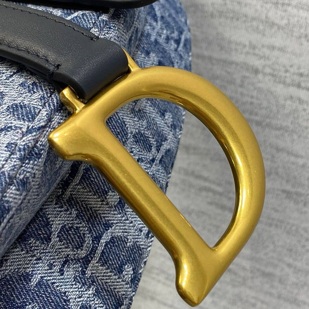 D10r saddle bag with strap