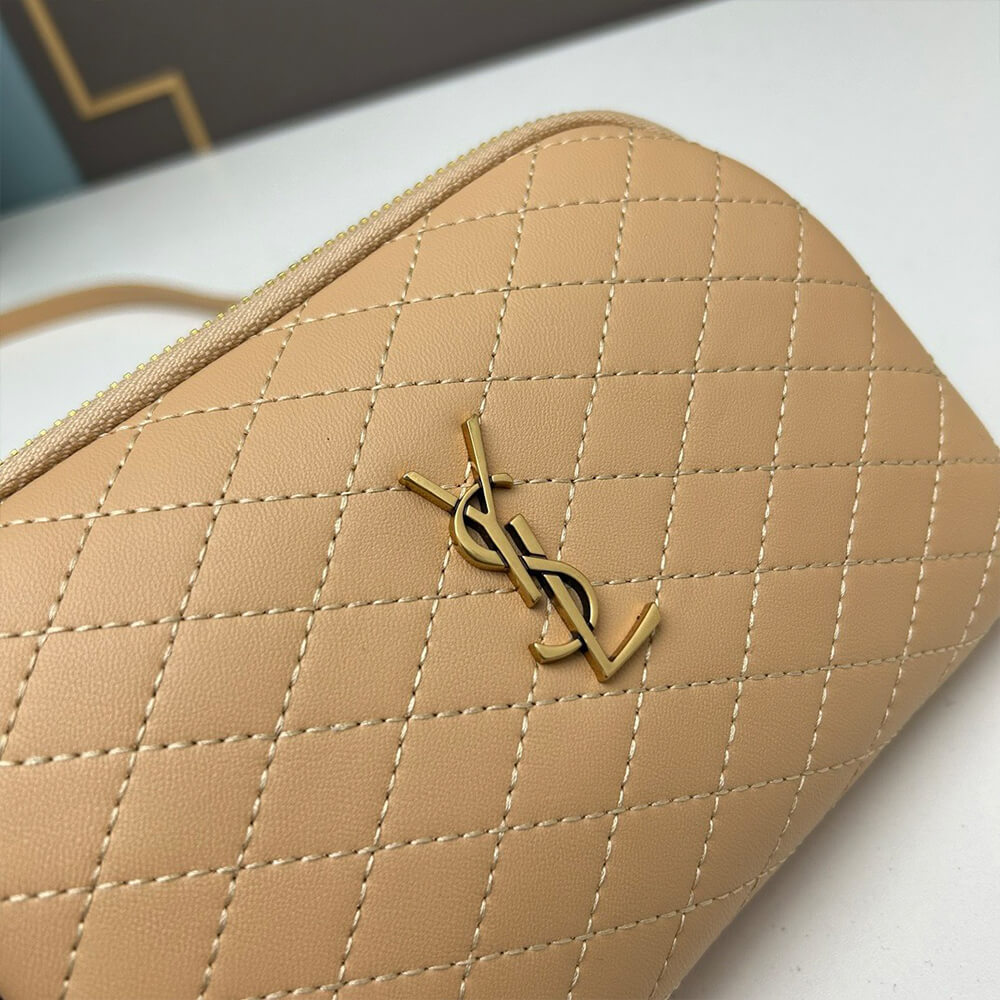 Y51 gaby zipped pouch in quilted lambskin