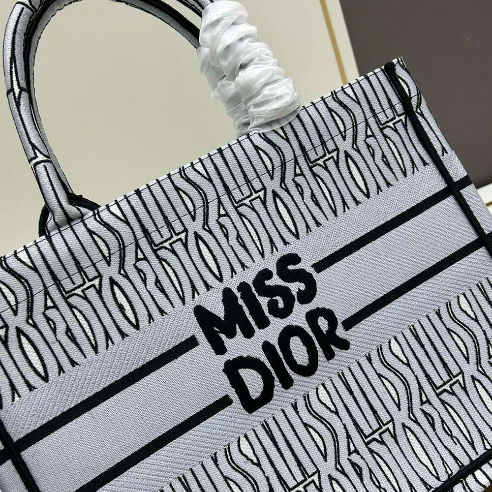 medium D10r book tote