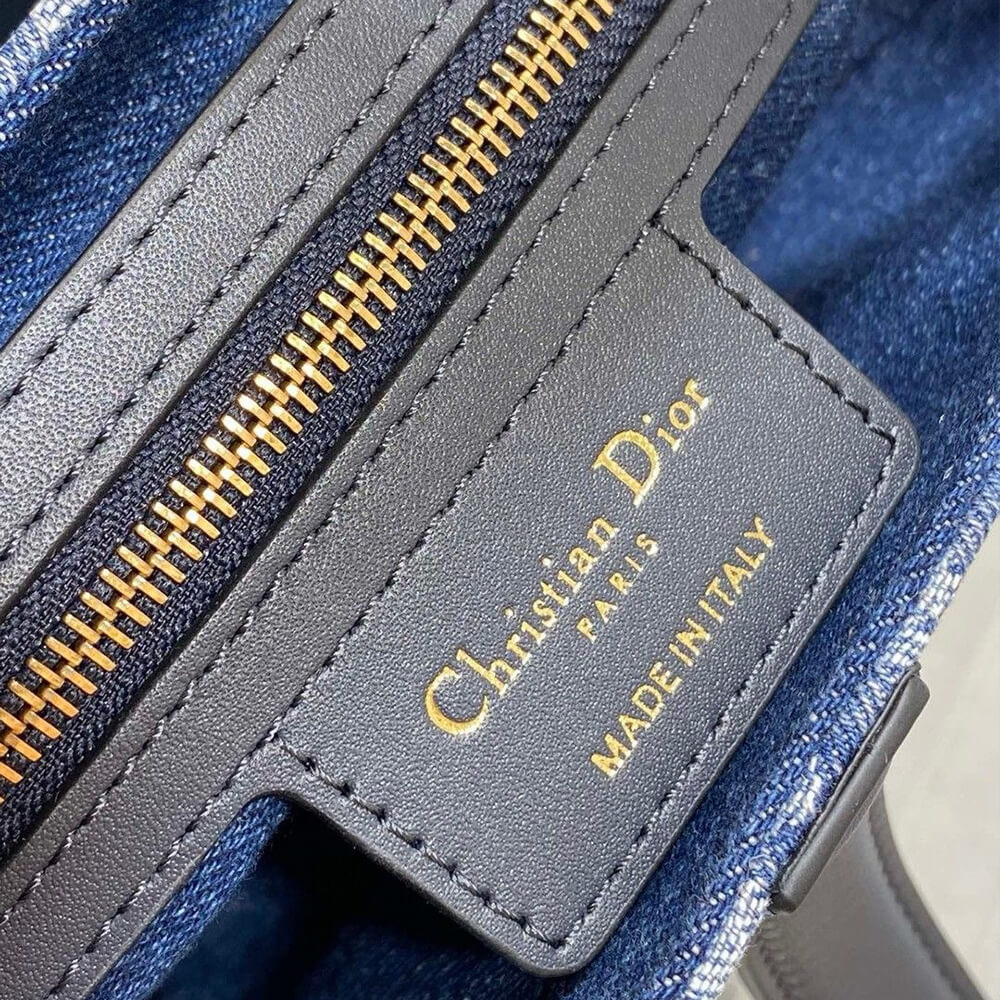 D10r saddle bag with strap