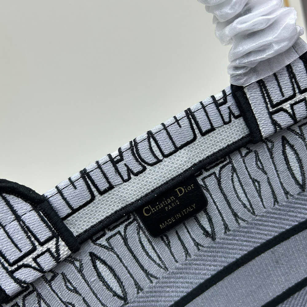 medium D10r book tote