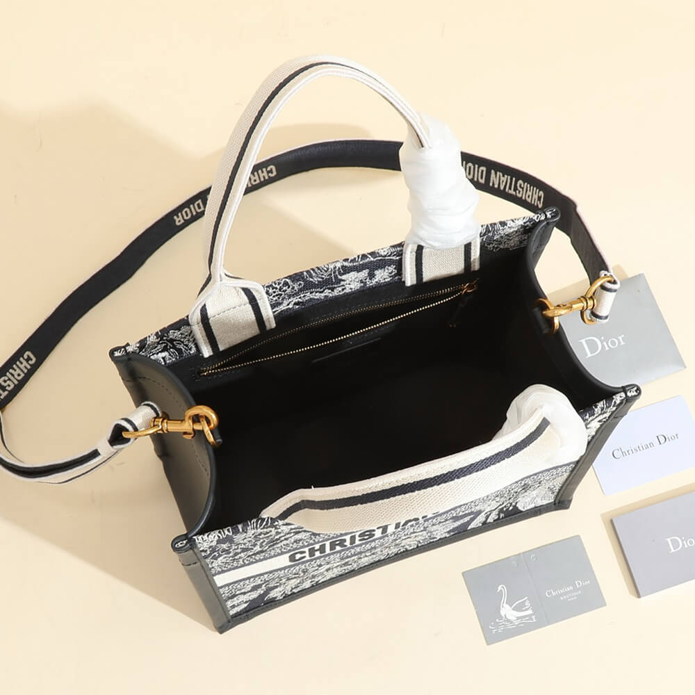 medium D10r book tote