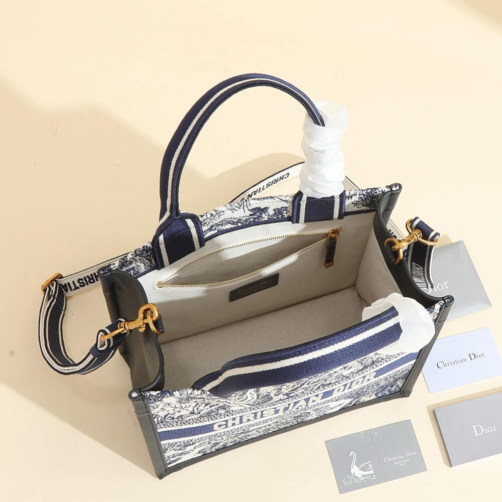 medium D10r book tote