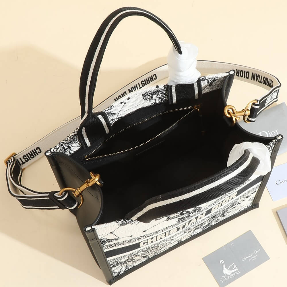 small D10r book tote