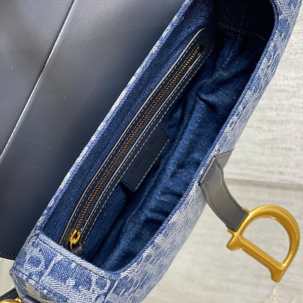 D10r saddle bag with strap