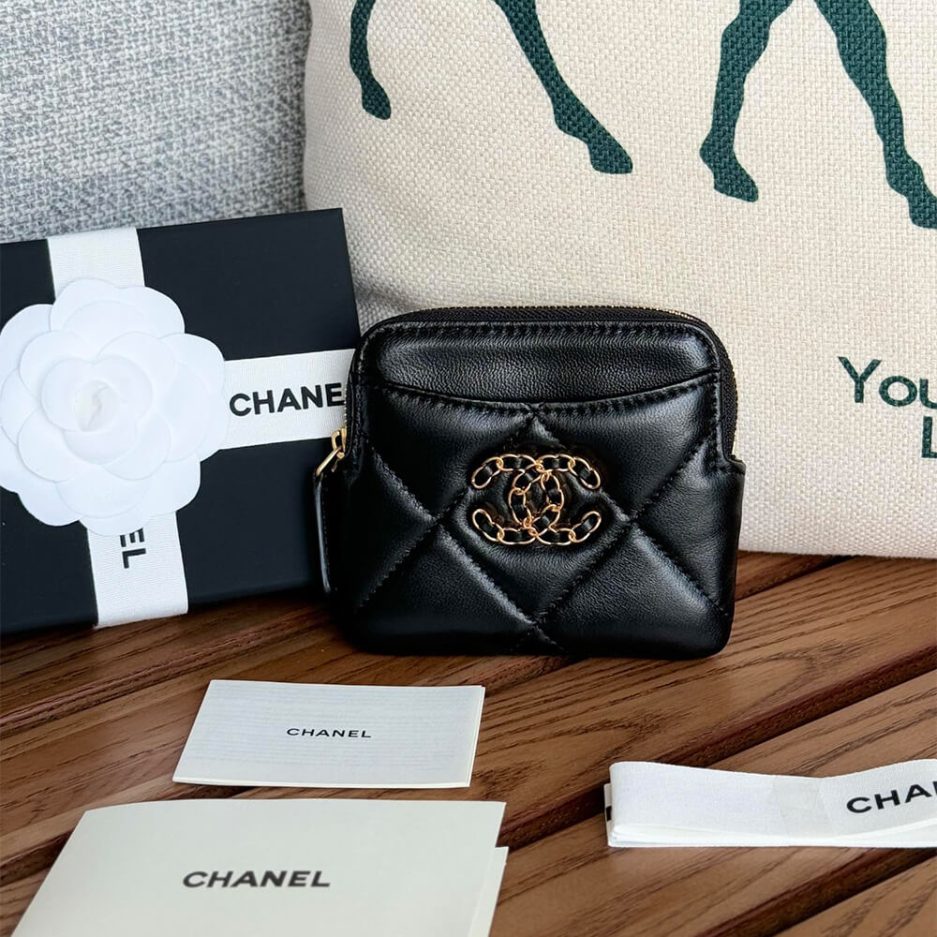 Ch**el 19 zipped coin purse