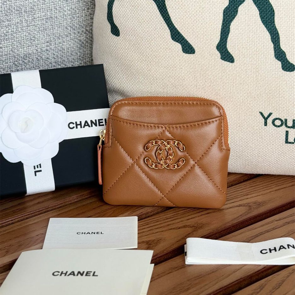 Ch**el 19 zipped coin purse