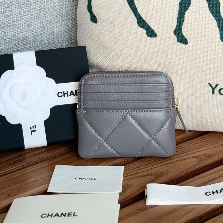 Ch**el 19 zipped coin purse