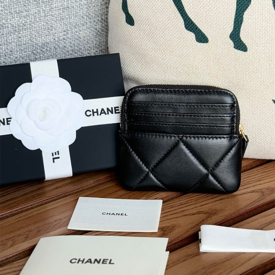 Ch**el 19 zipped coin purse