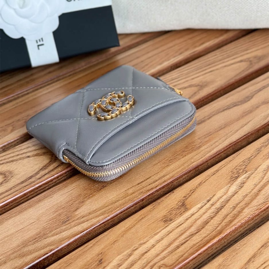 Ch**el 19 zipped coin purse