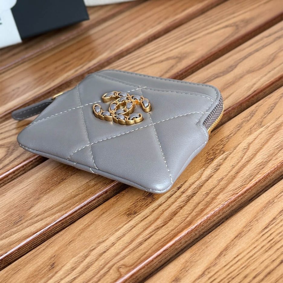 Ch**el 19 zipped coin purse