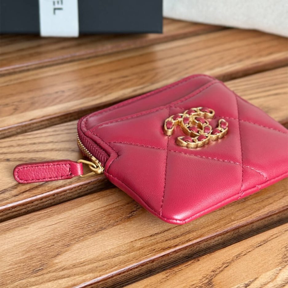 Ch**el 19 zipped coin purse